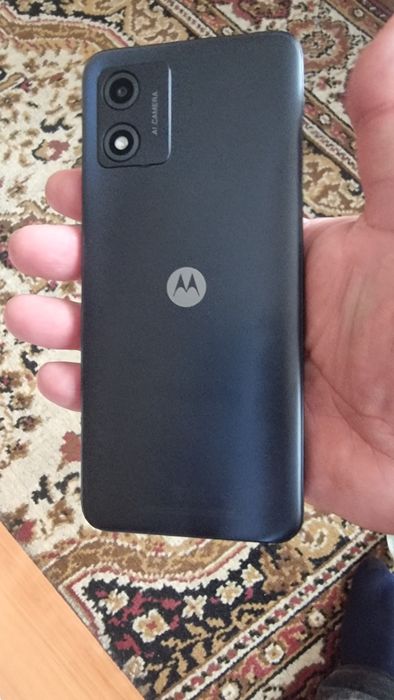 Моторола е 13 телефона е  нов