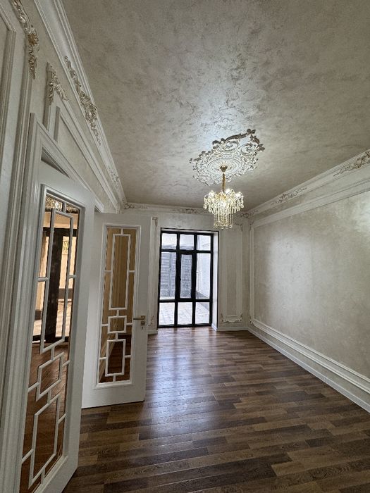 Yangi hayot tumanida 1.65 sotihli yangi qurilgan 7 xonali kottej