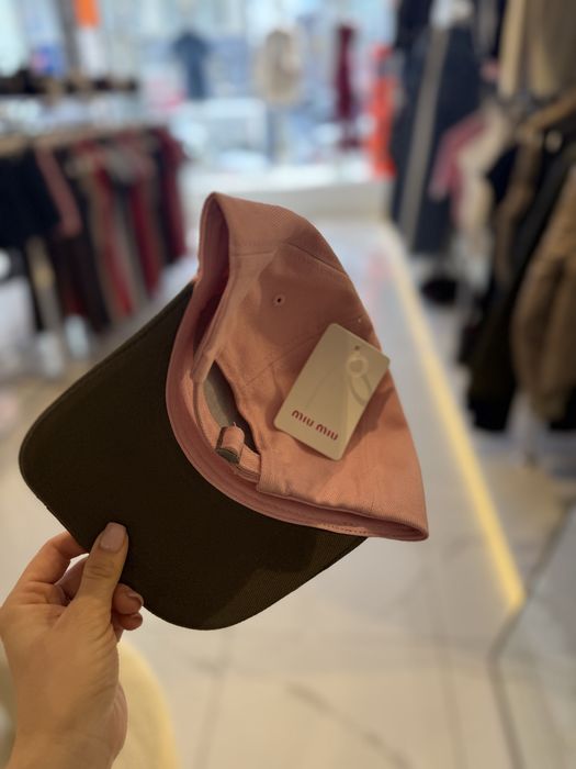 Miu miu шапки 29€ за брой