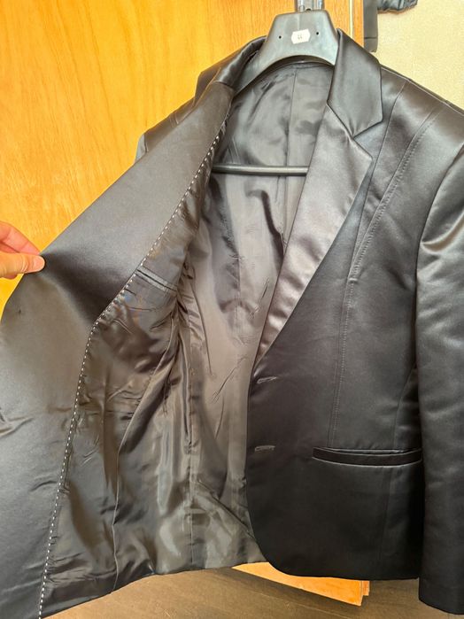 Черен костюм            .