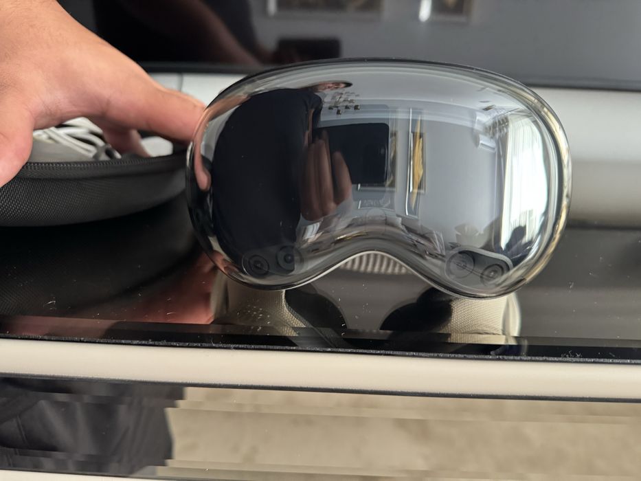 Apple Vision Pro - Като Чисто Нов