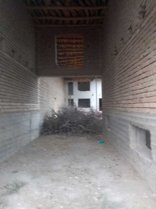 Янгийўл тумани Нуробод М39 400 метр Коробка холатида Уи сотилади