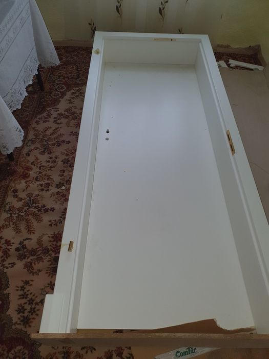 Usa lemn cu închidere electrica