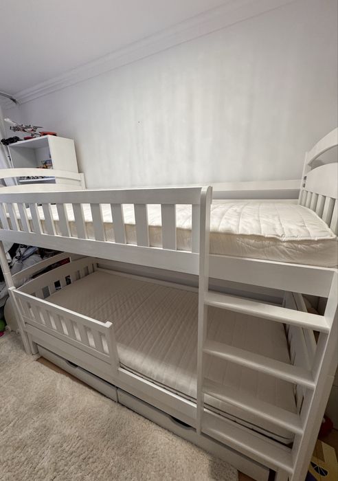 Pat supraetajat 3 persoane 90x200 cu 2 saltele incluse