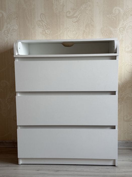 Продам комод с пелетальным столиком