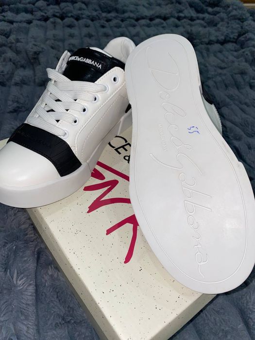 Кроссовки идеальные не разу не носила