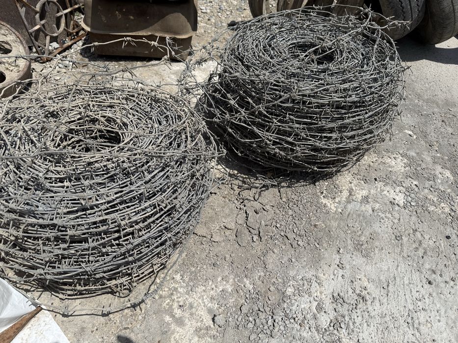 Колючая проволока в рулоне 400м — новая / металлическая