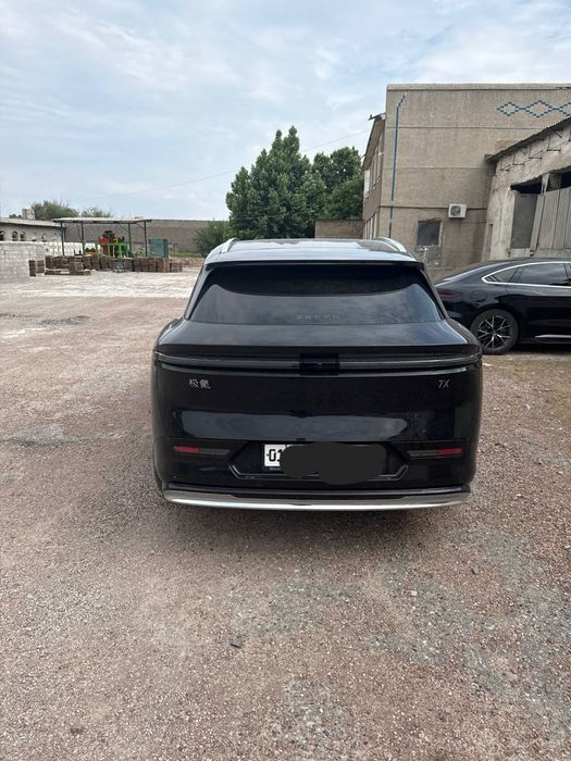 Zeekr 7X Fulli. AWD. Li 7 Li 6 o'rniga varyant.