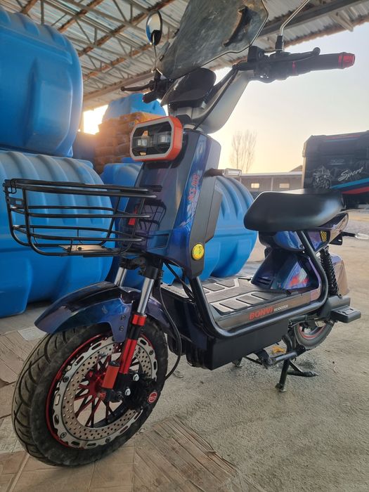 янги холатдаги скутер