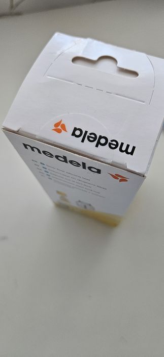 Лот! Бебешко шише medela + биберони avent  + шише canpol
