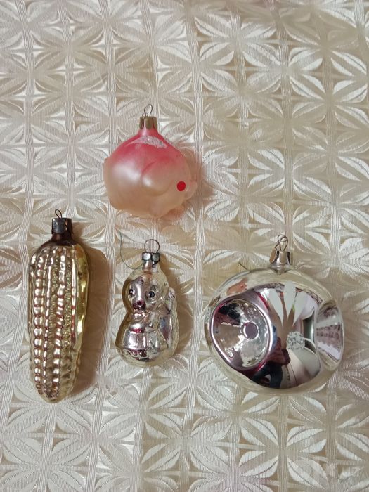 Ёлочные игрушки , гирлянды , конфети , корзиночки ( СССР )