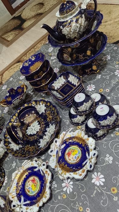 Посуда для кухний.
Тарелка 16 
Пиёла 18 та
Чойнак 2 та
Овальный закуск