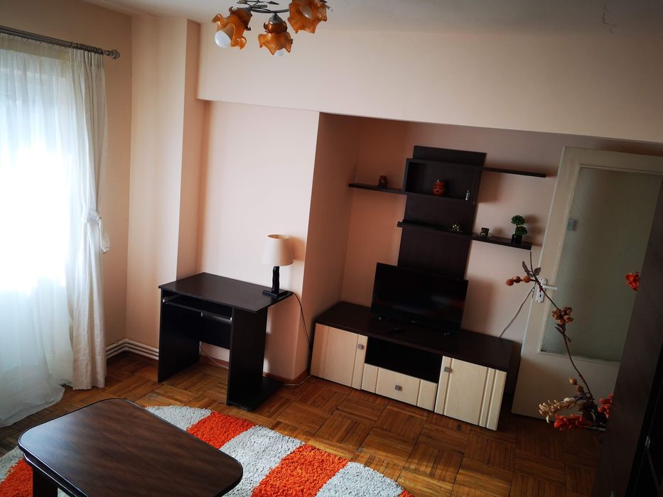 Închiriez garsoniera in zona centrala