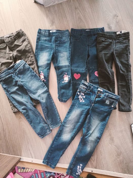 Vand blugi fetita