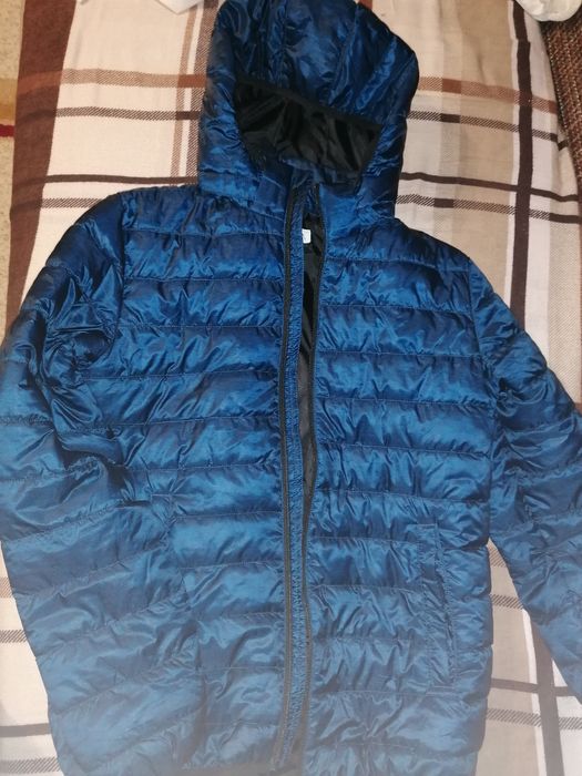 Vând geaca H&M și  Wedze  pt băieți