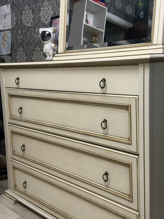 Продаш шкаф и комод