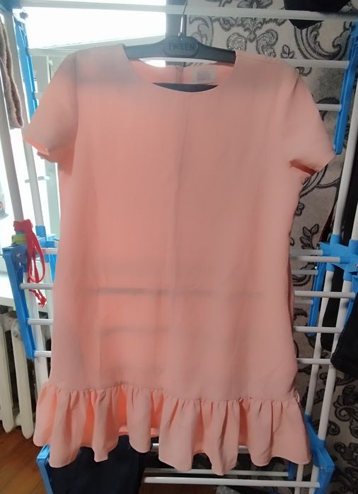 Продам женские платья.