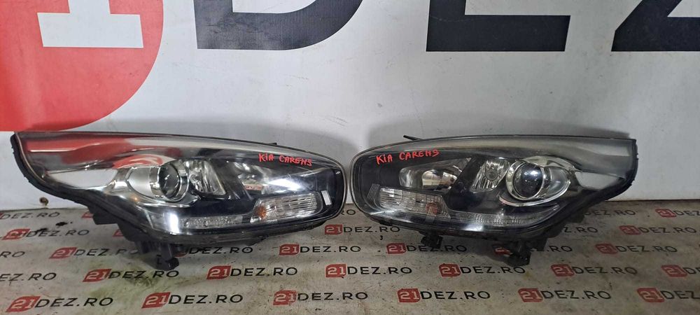 Faruri / Far stanga , far dreapta Kia Carens 3 generatia 2013 - 2019 , model cu lupa fara xenon