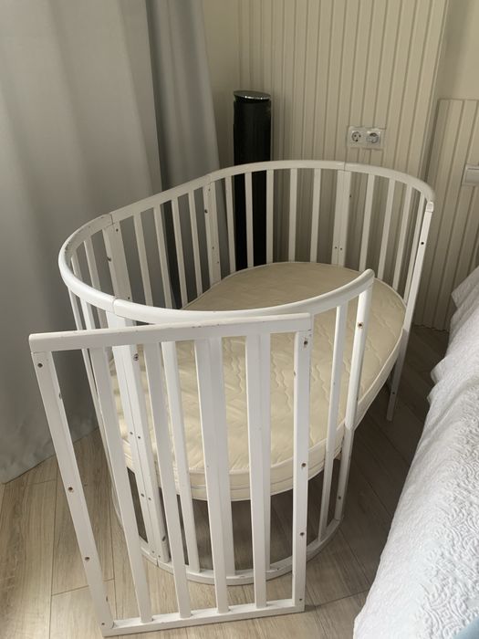 Детская кроватка белая