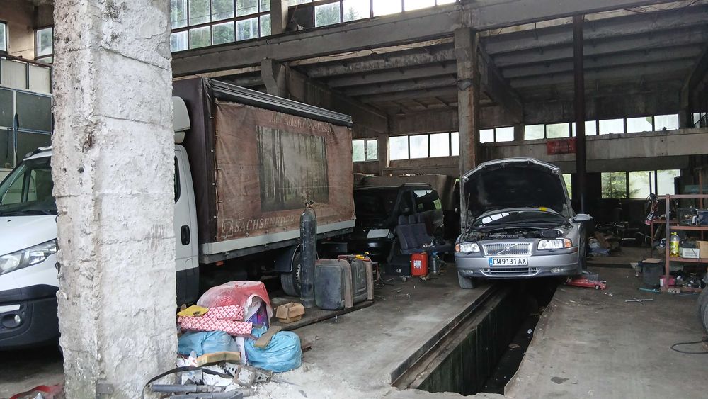 Авто сервиз зади
