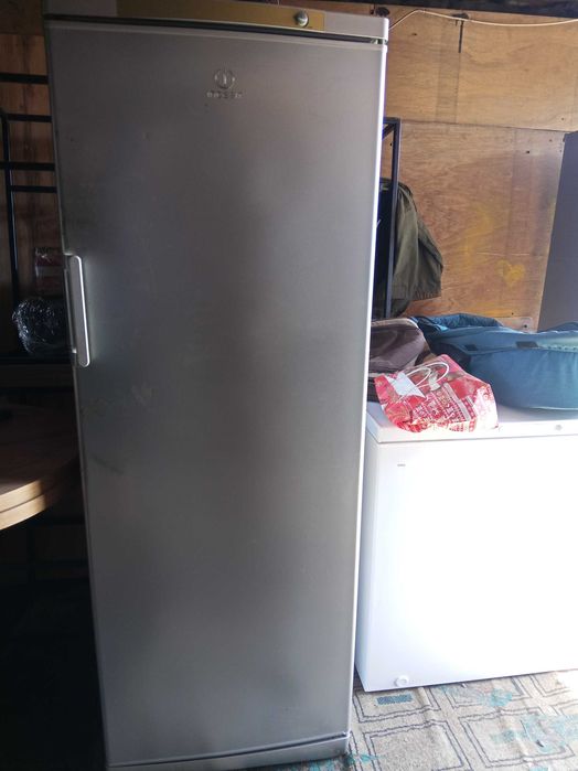 Продам морозильник Indesit