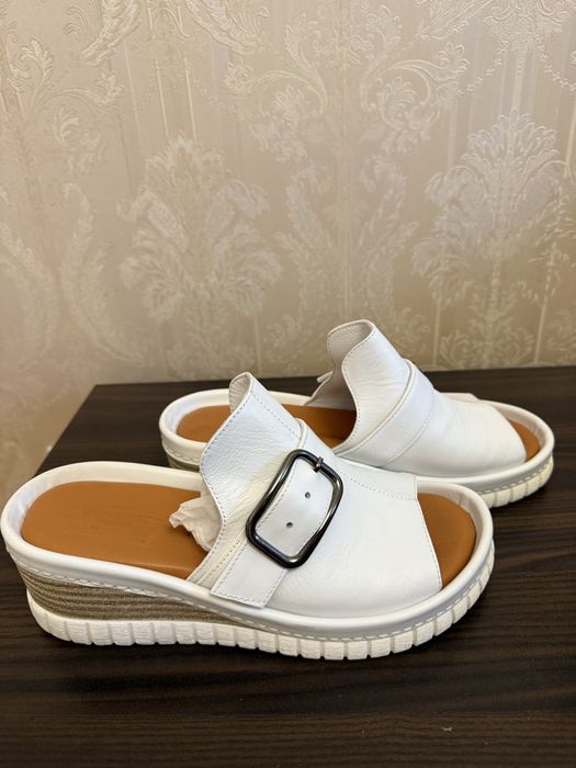 Женские шлепанцы