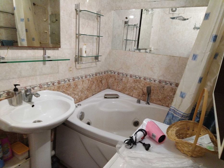 Сдаю 2шку в 8 мкр возле драмтеатра