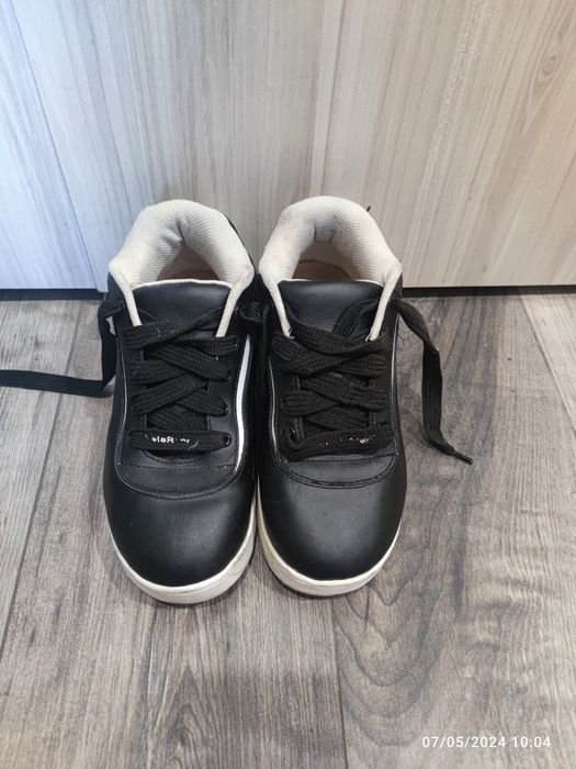 Маратонки тип кънки