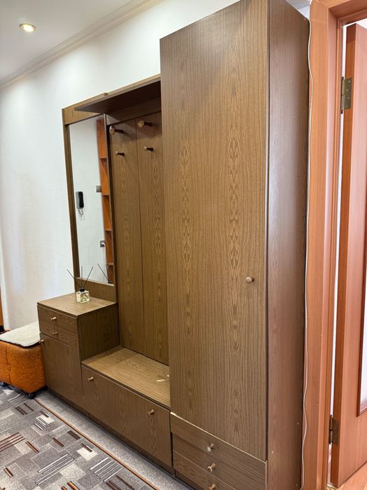 Продам шкаф в прихожую