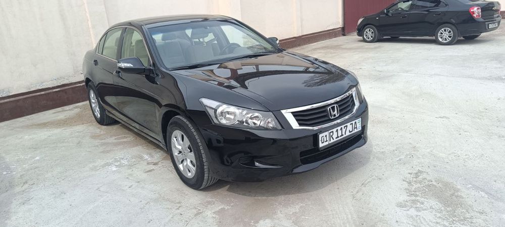Honda Accord sotiladi