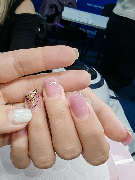 Manichiura și pedichiura