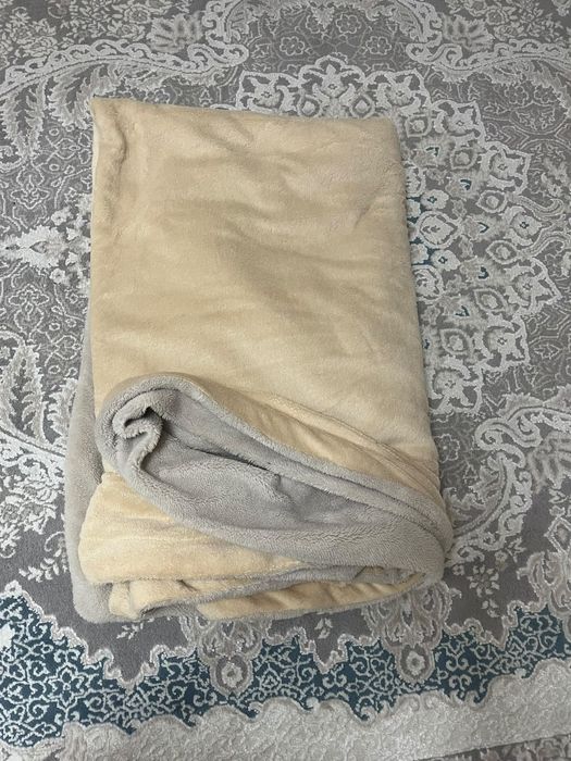 Шерстянные одеяло и пледы