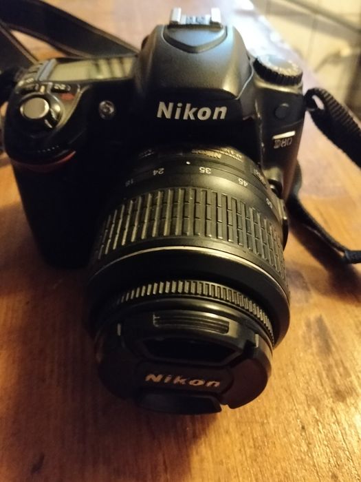 Cameră foto DSLR Nikon D40