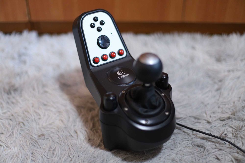 Игровой руль Logitech G27 Racing Wheel для PC и PS2 и PS3