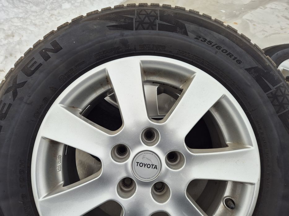 Vând anvelope cu jante