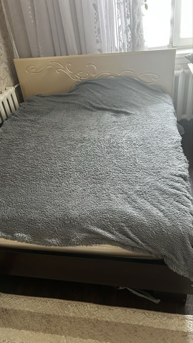 Продать спальный  гарнитур