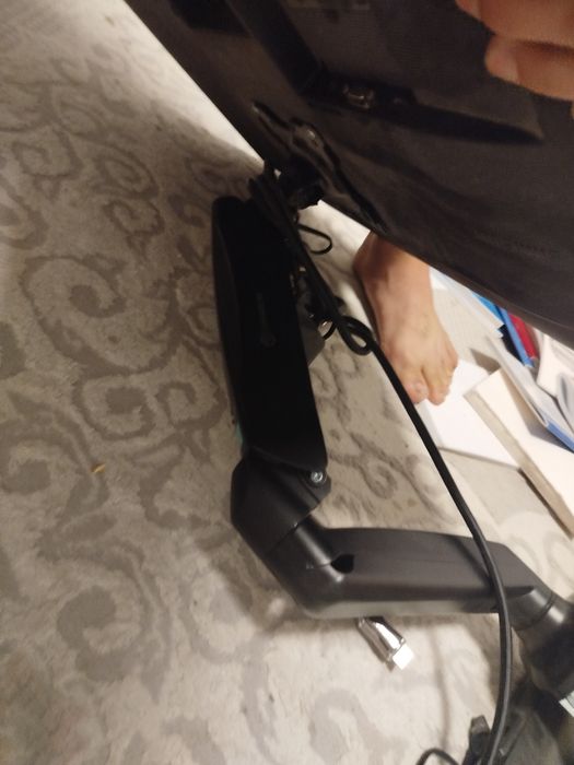 Монитор Самсунг с кронштейнером