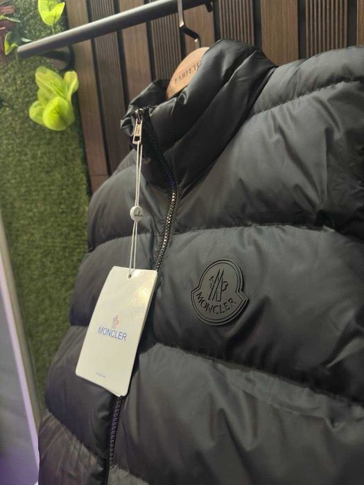 Елек Moncler