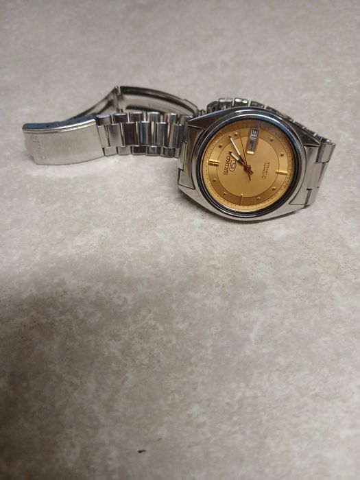 Продавам много запазен Seiko 5 automatic