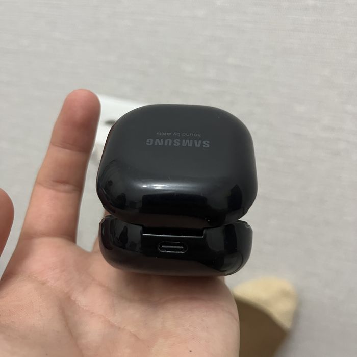 Galaxy Buds Live (64C4) наушник продается