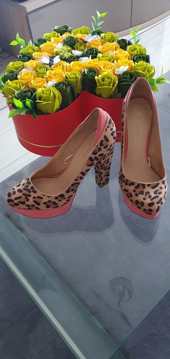 Pantofi cu toc cu/fără platforma