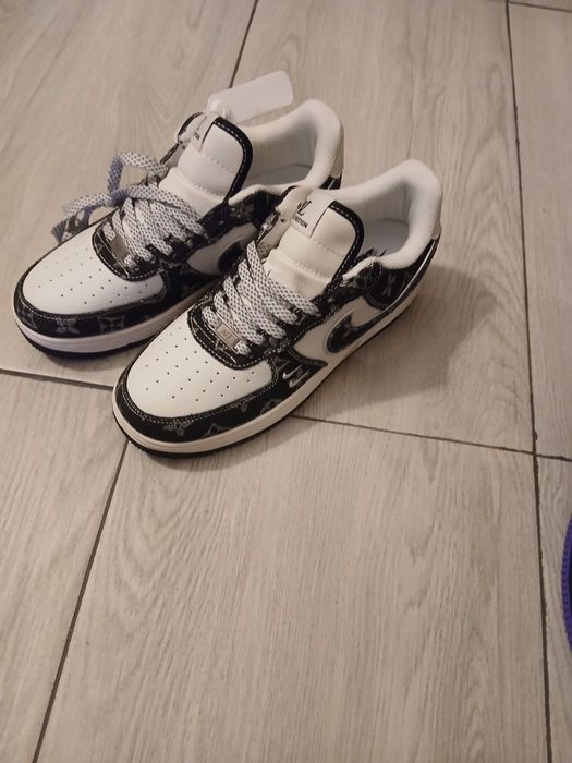 Vând Adidași Nike 41 42 diferite modele