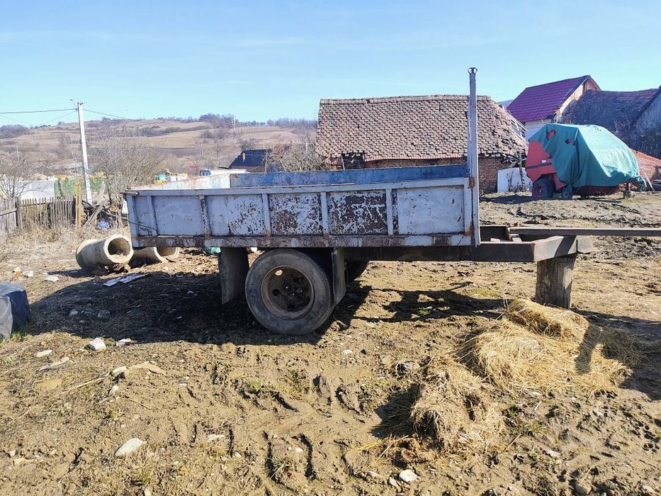 Vând remorca pe o axa