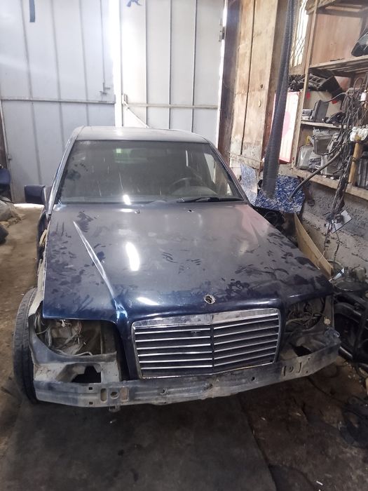 Продам запчасти на 124 Мерседес