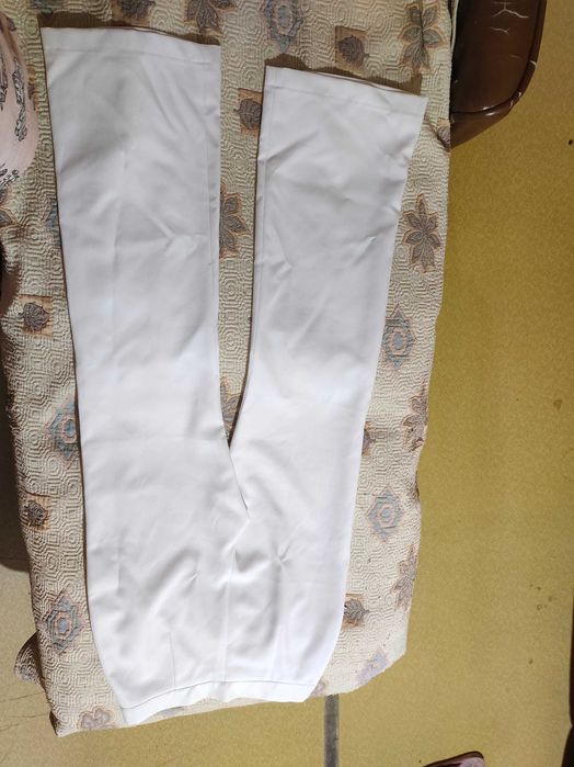 Продам белый вечерний костюм