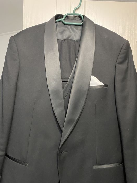 Costum barbati purtat o singura data