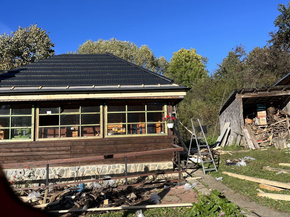 Montaj reparații acoperisuri dulgherie hidroizolații velux