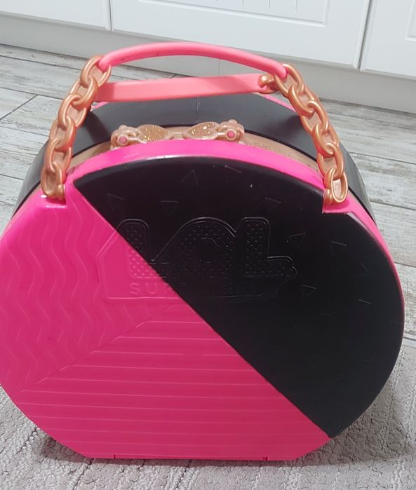 Куфар LOL за игра  с аксесоари и кукла LOL