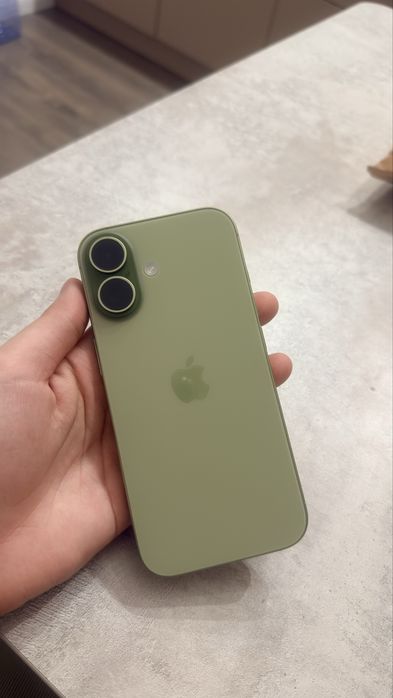 Продам Iphone 17. Куплен в магазине Мечта,
