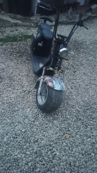 Scuter electric cu 2 locuri